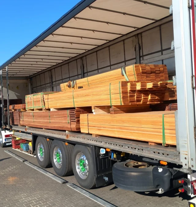 Další kontejner luxusního materiálu z Jižní Ameriky právě dorazil k nám do WOOD STORE👌💪🙌🤙

Terasová prkna Garapa 21 x 145 mm, FAS
Terasová prkna Jatoba 21 x 145 mm, FAS
Terasová prkna Massaranduba 21 x 145 mm, FAS
Terasová prkna Tigerwood 21 x 145 mm, FAS

Zakoupit si vše můžete osobně v našem skladu, ale i na našem e-shopu www.wood-shop.cz 💪👌😉

🛒 www.wood-shop.cz

🔗 www.exoticke-terasy.cz

📞 731 02 59 02

📧 info@wood-store.cz

#terasovaprkna #terasa #terasy #exotickaterasa #exoticketerasy #garapa #jatoba #massaranduba #tigerwood #terrace #terraces #exoticterrace #exoticterraces #terrasse #terrassen #exotischeterrasse #exotischeterrassen #woodshop #woodshopcz #woodstore #woodstorecz