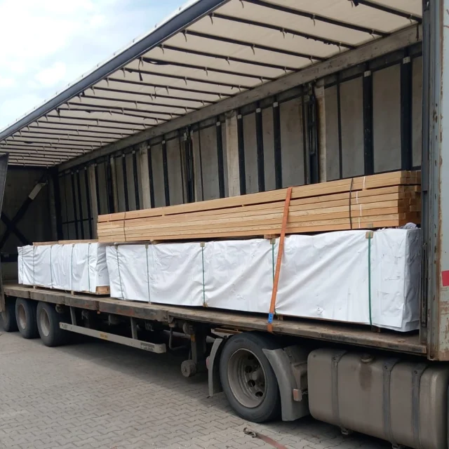 Další kamion sibiřského modřínu právě dorazil k nám do WOOD STORE👌💪🙌🤙

Terasová prkna 27 x 143 x 3000/5100 mm
Podkladní hranoly 45 x 45 x 4000 mm
Podkladní hranoly 45 x 70 x 3000/5100 mm
Obkladové palubky 20 x 145 x 4000 mm, profil klasik
Hoblovaná prkna 20 x 90 x 4000 mm, s fází
Hoblovaná prkna 20 x 145 x 4000 mm, s fází

Zakoupit si vše můžete osobně v našem skladu, ale i na našem e-shopu www.wood-shop.cz 💪👌😉

🛒 www.wood-shop.cz

🔗 www.exoticke-terasy.cz

📞 731 02 59 02

📧 info@wood-store.cz

#terasovaprkna #terasa #terasy #palubky #plotovky #hoblovanaprkna #cladding #modrin #sibirskymodrin #latch #siberianlarch #laerche #sibirischelaerche #terrace #terraces #exoticterrace #exoticterraces #terrasse #terrassen #exotischeterrasse #exotischeterrassen #woodshop #woodshopcz #woodstore #woodstorecz